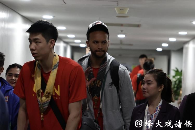 中国男篮抵达菲律宾,将于26日出战首场小组赛 中国男篮抵达菲律宾,将于26日出战首场小组赛